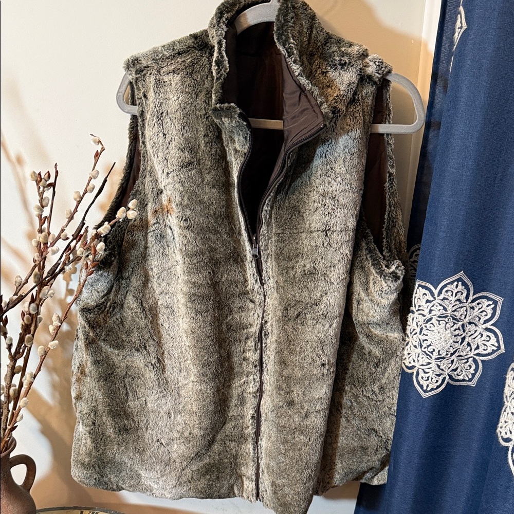 Cato Reversible Gray Faux Fur Vest size 22W/24W